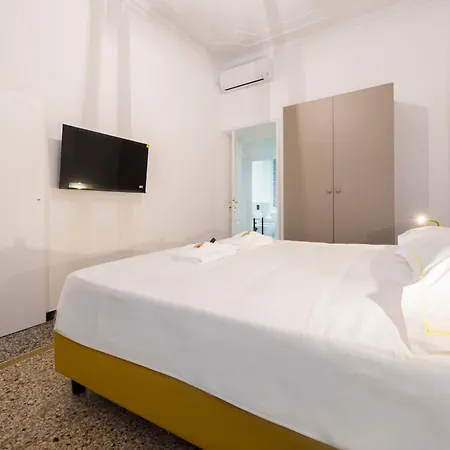 Joivy Spacious 5-bedroom Flat With Balcony In Apartman *