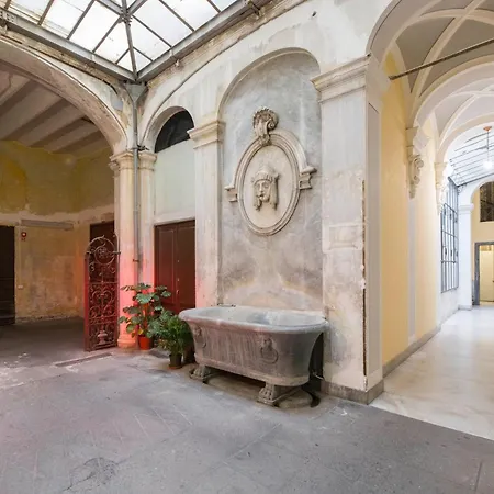 Joivy Spacious 5-bedroom Flat With Balcony In Genova