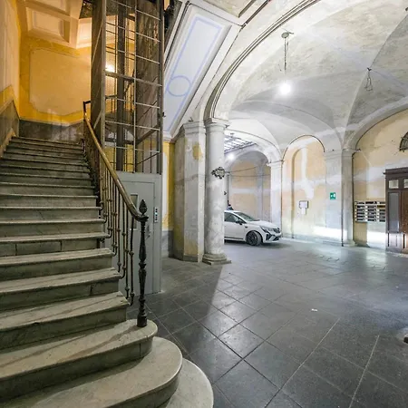 Apartman Joivy Spacious 5-bedroom Flat With Balcony In *