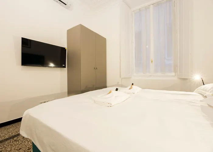 Joivy Spacious 5-bedroom Flat With Balcony In Genua