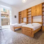 Apartamento Joivy Spacious 5-bedroom Flat With Balcony In