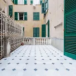 Joivy Spacious 5-bedroom Flat With Balcony In Génova