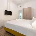 Joivy Spacious 5-bedroom Flat With Balcony In Апартаменты *