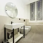 Joivy Spacious 5-bedroom Flat With Balcony In Апартаменты Генуя