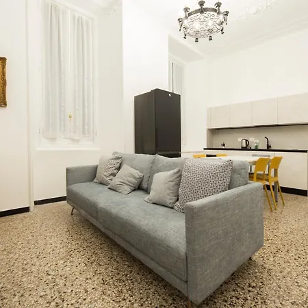 Joivy Spacious 5-bedroom Flat With Balcony In * Genova