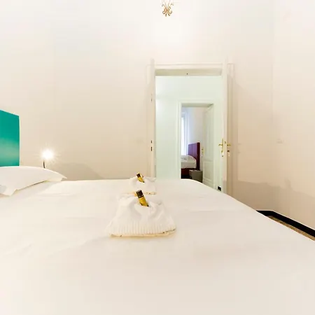 Joivy Spacious 5-bedroom Flat With Balcony In Appartamento Genova