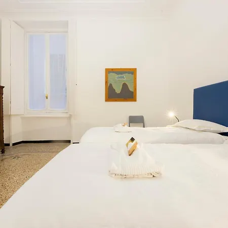 Joivy Spacious 5-bedroom Flat With Balcony In