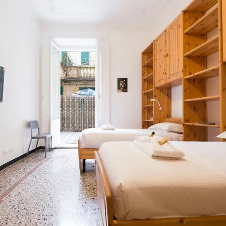 Joivy Spacious 5-bedroom Flat With Balcony In