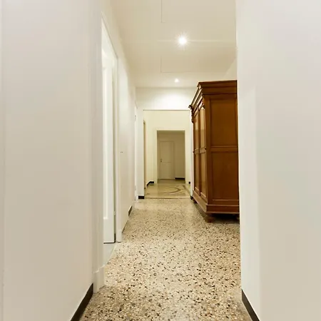 Joivy Spacious 5-bedroom Flat With Balcony In Appartamento *