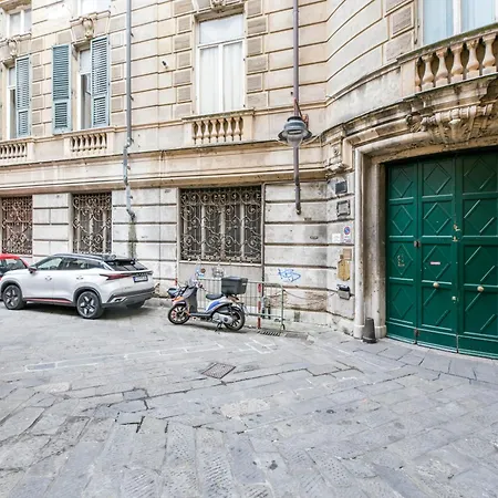 Joivy Spacious 5-bedroom Flat With Balcony In