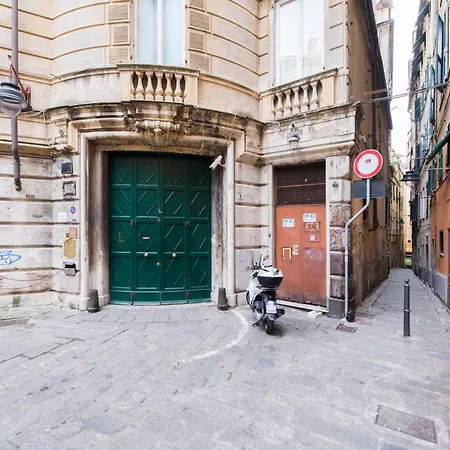 Joivy Spacious 5-bedroom Flat With Balcony In * Genova