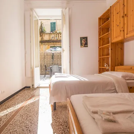 Appartamento Joivy Spacious 5-bedroom Flat With Balcony In