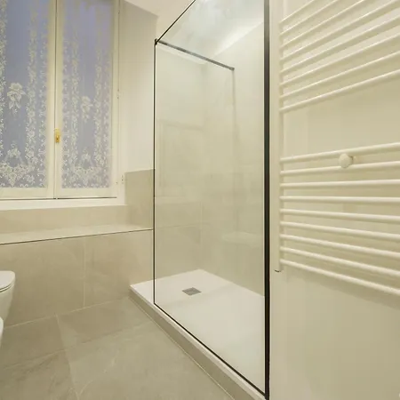 Joivy Spacious 5-bedroom Flat With Balcony In Genova