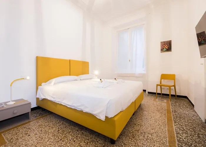 Joivy Spacious 5-bedroom Flat With Balcony In