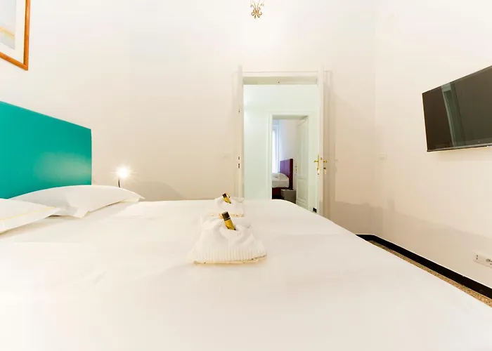 Joivy Spacious 5-bedroom Flat With Balcony In Appartement Genua