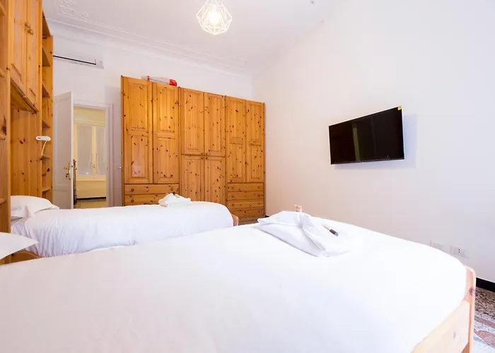 Appartement Joivy Spacious 5-bedroom Flat With Balcony In Genua