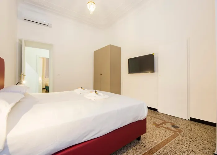 Joivy Spacious 5-bedroom Flat With Balcony In Genua