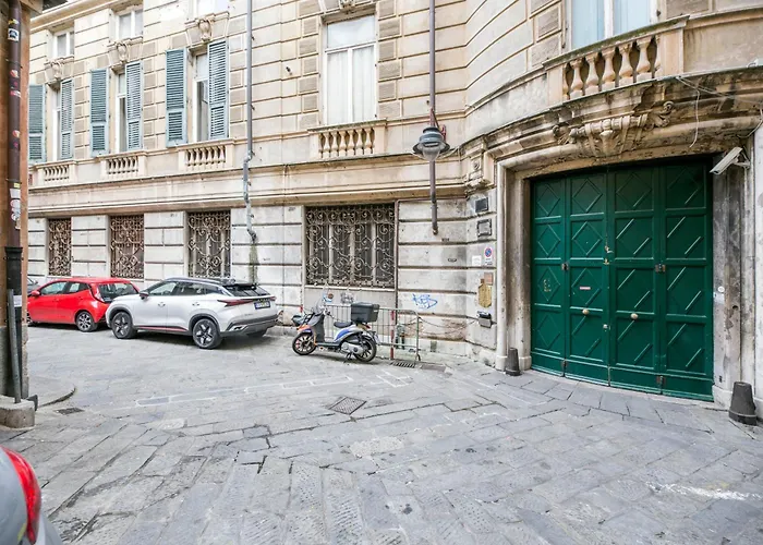 Joivy Spacious 5-bedroom Flat With Balcony In