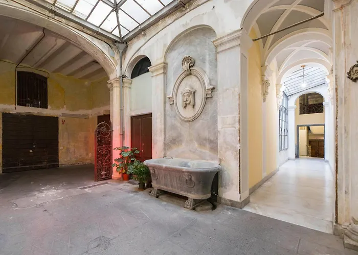 Joivy Spacious 5-bedroom Flat With Balcony In Genua
